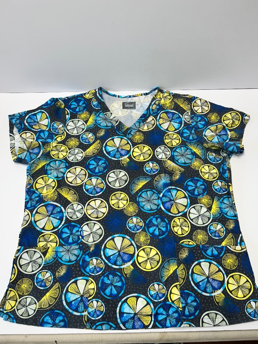 Buttersoft Originals Citrus Slice Blue Yellow V Neck 4 Pocket Scrub Top Size XL